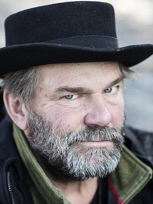 Kai Lehtinen on näyttelijä, ohjaaja ja kuuden lapsen isä.