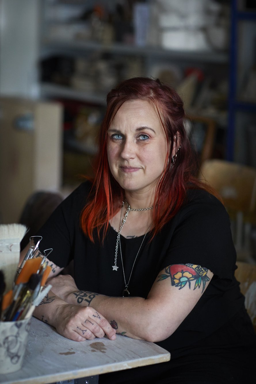 ”On hankalaa, kun keho ei pysy mielen perässä. Olen yhä osittaisella sairauslomalla. Minulla olisi jo halua ja intoa tehdä työtä, mutta yhden tehokkaan työpäivän jälkeen on vain pakko nukkua kaksi päivää”, Karoliina sanoo.