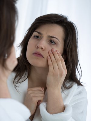 Stressaantuneena keho keskittyy stressaavasta tilanteesta selviämiseen ja iho saattaa jäädä vähemmälle huomiolle.