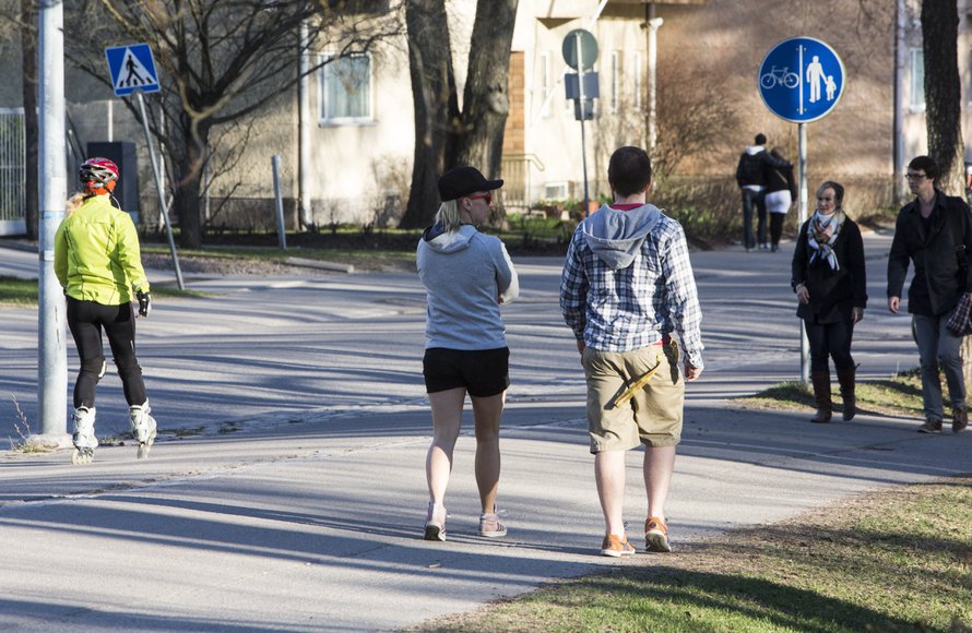 Työmatkakävelykin kannattaa. Jo pari kilometriä edestakaisin on leijonanosa päivän askelannoksesta.