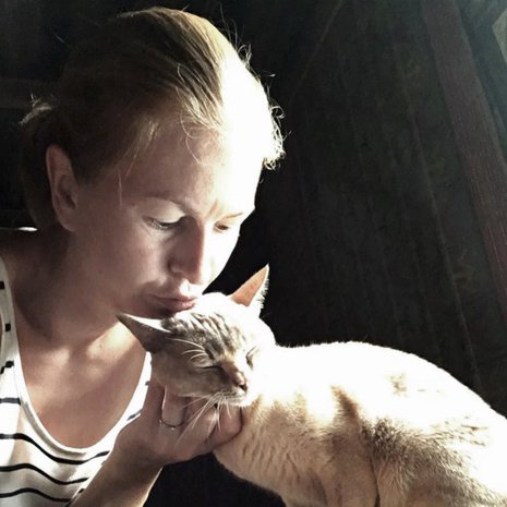 "Yrittäjänä lomapäivät ovat harvinaista herkkua. Toisaalta en koskaan joudu huokailemaan, että päättyisipä työpäivä jo", Tiina sanoo.