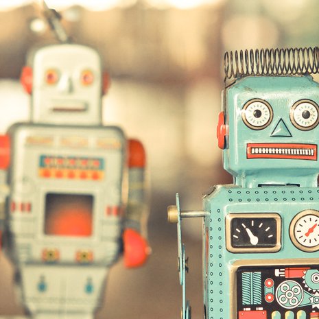 Tunteeton robotti, jolta voi udella mitä tahansa? Uutuuskirjan mukaan vapaaehtoinen lapsettomuus herättää yhä negatiivisia tunteita, jopa vihaa.