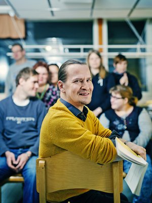 ”Teatterin tekeminen  on parhaimmillaan puhdistava kokemus”, sanoo Kari Toiviainen, 45. 