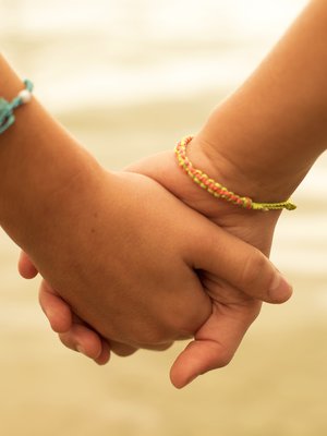 Kun lapsi oppii sosiaalisia taitoja, myös kaverisuhteet toimivat paremmin, Sari Luukkonen muistuttaa.