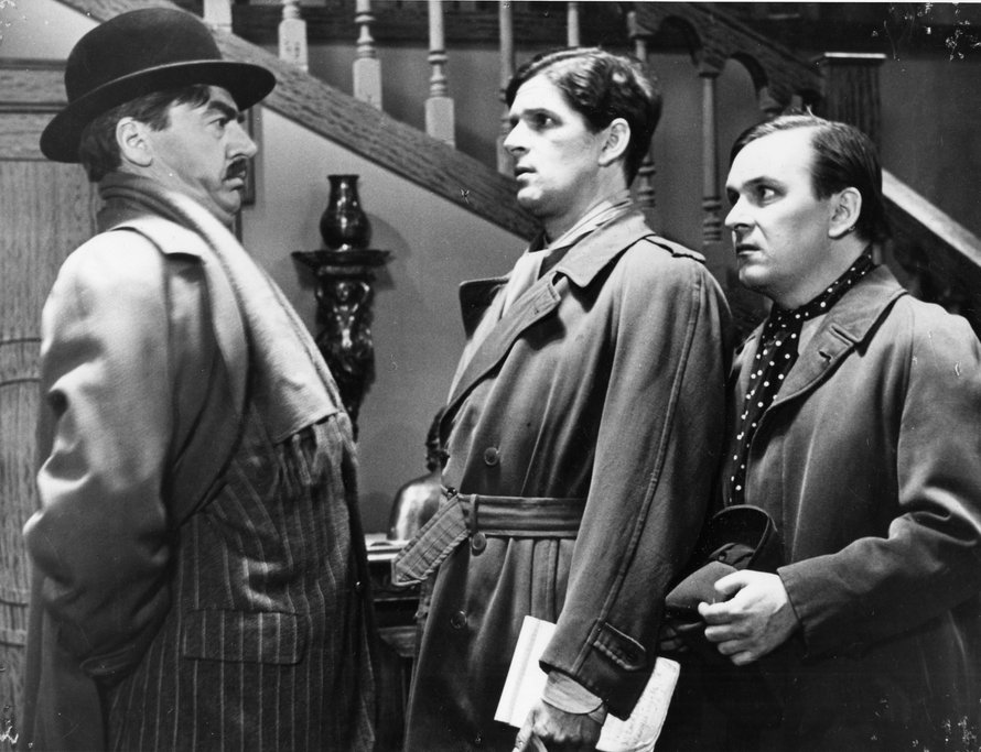 Komisario Palmun erehdys -elokuva vuodelta 1960 kiehtoi lapsia vielä 80-luvullakin. Kuvassa Joel Rinne (vas.), Matti Ranin ja Leo Jokela. Kuva: Suomen Filmiteollisuus Oy.