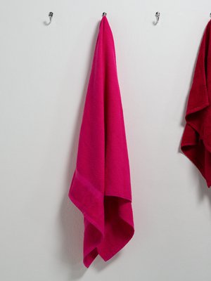 Jos sama pyyhe kulkee mukana jumpassa ja kotona, se voi kaivata tiuhempaa pesua.