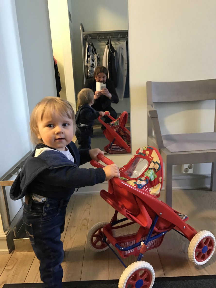 "Pojan leikit ja touhut ovat parasta viihdettä."