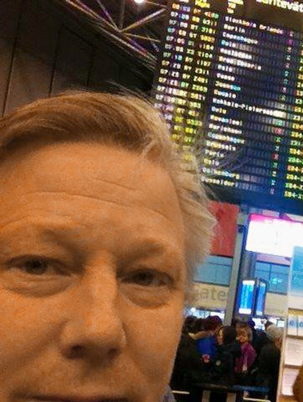 Jyrki Sukula on kokki, yrittäjä ja viininviljelijä, joka asuu Serralungan kylässä Italian Piemontessa. Sukulan perheeseen kuuluvat vaimo ja kaksi tytärtä. 