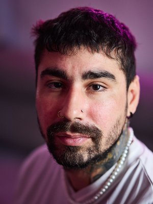 Isän kuoleman jälkeen Karim Rapatti luki vauva.fi- ja suomi24 -sivustoilta hirveitä juttuja samanlaisista oireista, joita huomasi itsellään. ”Siellä kerrottiin, että oireet enteilevät kuolemaa. Aloin rampata lääkärissä ihan pienienkin oireiden takia.”