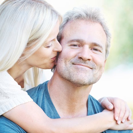 Parisuhteen onnen salaisuus puutarhakielellä: kastele kukkasia, älä rikkaruohoja.