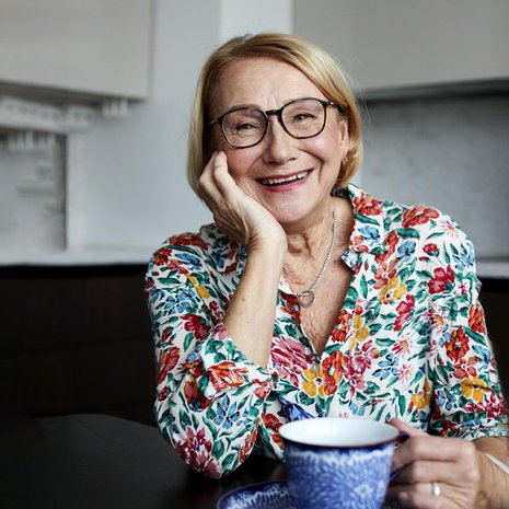 ”Kun erosin toisen kerran, ilmoitin ystävilleni: enää ikinä kukaan ei kalsareitaan vaatekaappiini kanna”, Eve Vaasmaa sanoo.  Rakkauksia Even elämään on ilmestynyt senkin jälkeen, kalsareita ei.