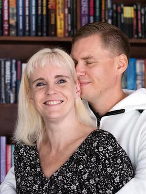 ”Tapasimme 17-vuotiaina koulujen päättäjäisissä Porissa. Susanna oli näyttävä nainen, SM- tason yleisurheilija. Kiinnostuin heti”, Arttu Tuominen sanoo vaimostaan.