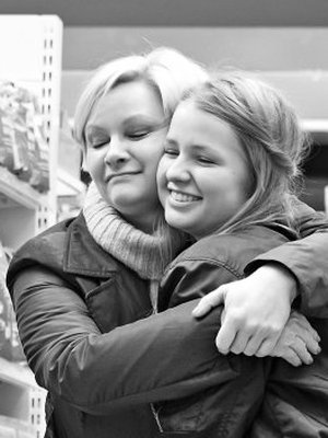 Päivi Storgård ja tytär Elli Saharinen puhuvat paljon, myös Päivin kaksisuuntaisesta mielialahäiriöstä.