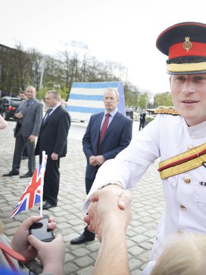 Prinssi Harry vieraili Tallinnassa vuonna 2014. Tänä vuonna hän menee naimisiin.