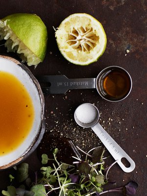 Älä unohda makeutta! Vinegretissä se taittaa happamuuden.