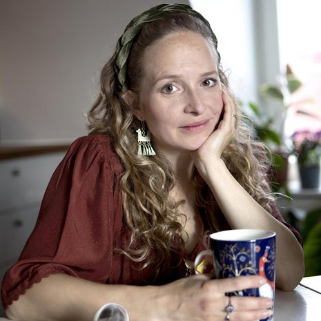 Jasminen oli nuorempana vaikea vastata kysymykseen, mistä hän on kotoisin. "Oli vaikea ymmärtää, olenko suomalainen vai ruotsalainen."