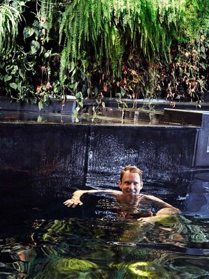 40-vuotias senior asset manager asuu Espoossa vaimonsa Mervi Roiha-Muilun, 43, ja lastensa Eetun, 16, Ellin, 14, ja Aunen, 11, kanssa. Atella oli akvaario jo lapsena, sillä karvaisia lemmikkejä hän ei voinut allergian takia saada.