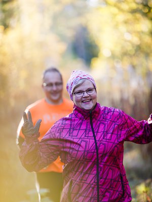 Lea Lottonen, 51, asuu Lappeenrannassa miehensä Akin ja kahden kissansa kanssa. Molempien harrastus on lenkkeily. Lealla on kuusi lasta. 