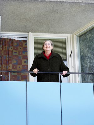 Sheila toivoo, että voisi vielä joskus kertoa isälleen, että rakastaa häntä. Lisäksi hän haluaisi kertoa ihan tavallisia asioita elämästään, lapsista ja lapsenlapsista.