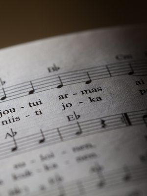 Suvivirsi kannattaa kajauttaa täysin palkein, vaikka musiikin numero todistuksessa ei olisikaan kiitettävä.