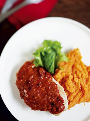 Bataatista survottu sose on mukavan makea lisuke vuohenjuustolle.