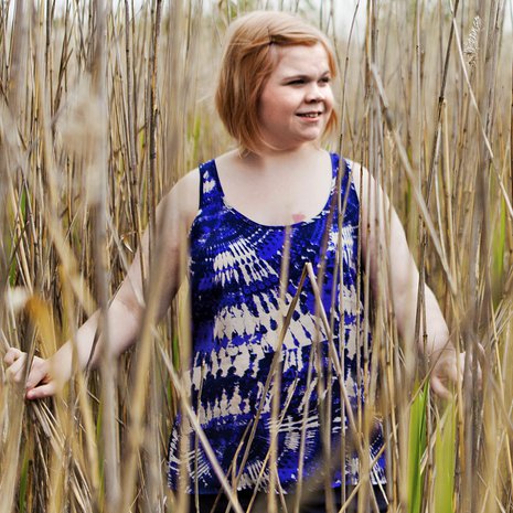 Sari Sainio, 20, asuu Turussa avomiehensä kanssa. Hän opiskelee kaupallista alaa, kirjoittaa blogia ja on mukana Suomen reumanuorten hallituksessa.