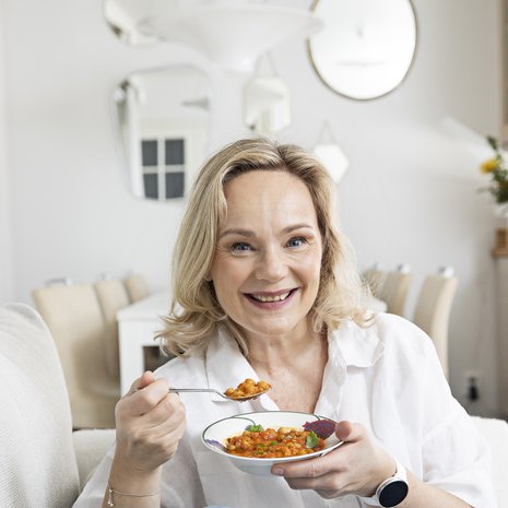 Tyttärien lähdettyä maailmalle Sari Puumalaisen kokkausrutiinit ovat muuttuneet. Puolessa tunnissa syntyvää arkiruokaa ei tarvitse tehdä joka päivä.