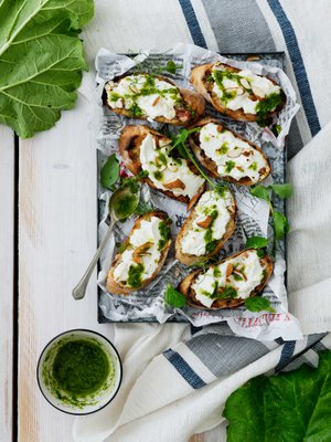 Raparperisattumat maistuvat ihanilta.