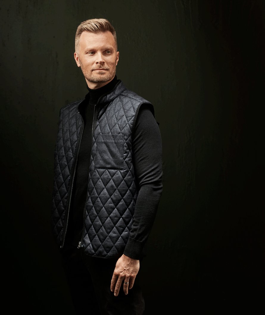 7 Miesten musta toppaliivi
