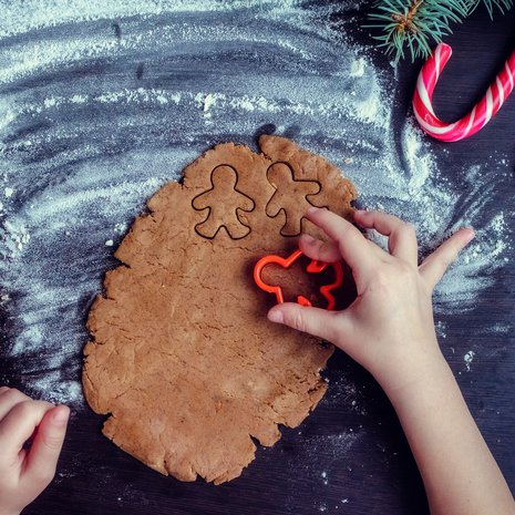 Aikataulujen sumpliminen vaatii joskus totuttelua. ”Lasta ei aina saa kaikkiin meidän perheen tärkeisiin juttuihin mukaan”, bonusäiti Miia sanoo.