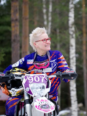 Nuorempana Maire ajatteli, että 50- vuotiaana on sopiva aika lopettaa enduroajo. ”Olin väärässä. Nyt treenaan, jotta Päijänteen ympäriajo menisi hyvin ensi vuonna, kun olen 60-vuotias.”