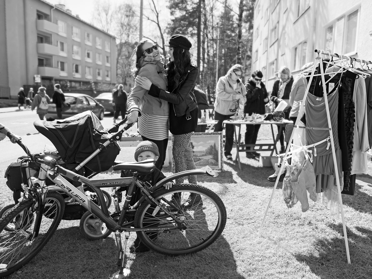 Sisarusten vanhemmat ovat tatuoija–yrittäjä Wilma Schlizewski ja valokuvaaja Jukka Mykkänen.