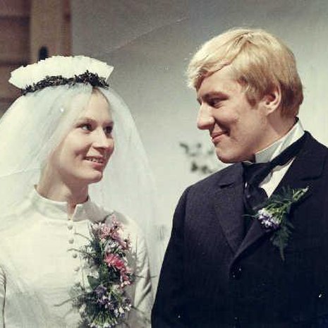 Tästä yhteinen elämä alkoi. Elina (Titta Karakorpi) ja Akseli (Aarne Sulkanen) saivat toisensa Edvin Laineen elokuvassa Täällä Pohjantähden alla (1970). 