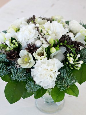 Kukkakimppu on joulupöydänkin kaunistus.