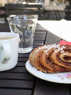 Kahvihetken kuningassarjaan pääsee monen mielestä kupillisen juominen korvapuustin kanssa.