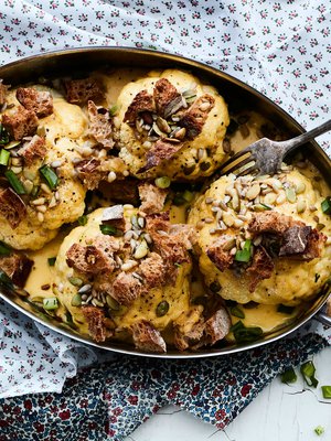 Pienet kukkakaalit ovat somia ja maistuvia. Isojakin voi käyttää kunhan paloittelee ne hieman pienemmiksi.