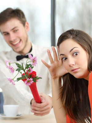 Aikuisellakin on lupa vaatia huomiota ja hellyyttä, heittäytyä välillä pieneksi ja heikoksi niin kuin lapsi. Ero on siinä, että lapsi on vaatimuksissaan rajaton.