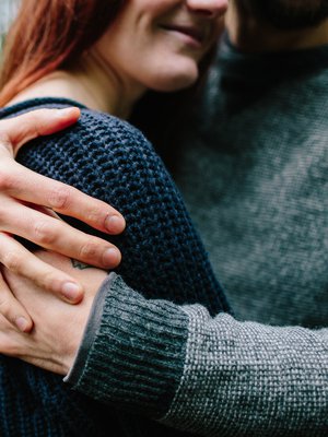 "Herkän on hyvä säädellä, minkä verran hän on muiden kanssa. Jos työpäivä on täynnä ihmisiä, ilta on kenties viisaampi rauhoittaa ja keskittyä lähimpiin", psykologi Heli Heiskanen sanoo.