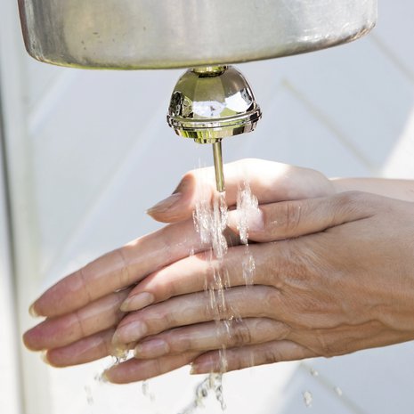 Rakenna mökille käsienpesuautomaatti 