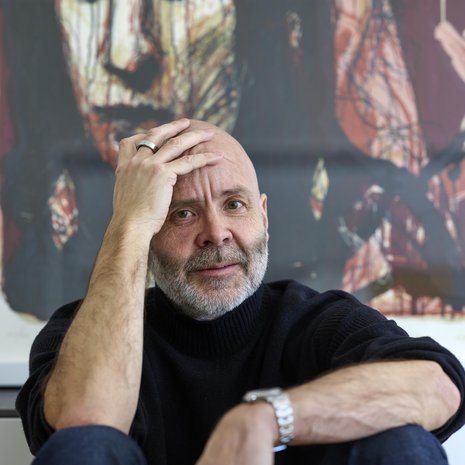 Jukalla ei ole ollut kiire hakea uutta parisuhdetta, kun edellinen on kariutunut. Hän on tottunut olemaan yksin eikä pelkää sitä. ”Siitä on ollut etua kirjailijan ammatissa, joka on aika yksinäistä puuhaa.”