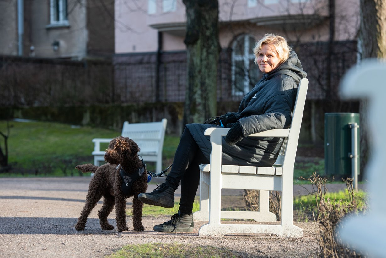 ”Monet ovat nyt hankkineet koronakoiran, mutta Remu oli sitä edeltävää kautta eli noroviruskoira”, Paula Noronen sanoo.