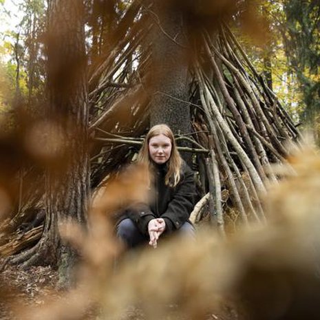 ”Isän kuolemasta on pian 20 vuotta. Emme me perheen kanssa puhu surullisista muistoista vaan mieluummin siitä elämästä, jonka hän eli. Isä on olemassa sivulauseissa ja hauskoissa anekdooteissa”, Kaisa Lundán sanoo.