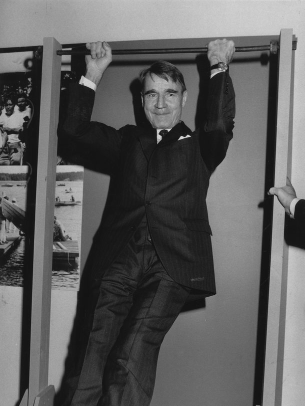 Lokakuussa 1988 presidentti Mauno Koivisto kokeili voimiaan rekillä.