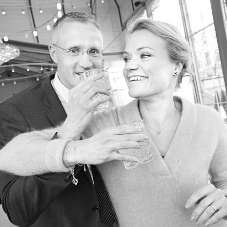 ”Vaikka Jarno pyörii työkseen valtionjohtajien ja EU-supermiesten kanssa, hän ei koskaan keuli saavutuksillaan. Minusta hän saisi vähän keuliakin”, Maaret sanoo.