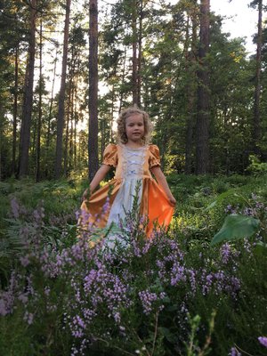 Lapsi, jolla on ikkunat metsään päin, on onnekas lapsi.