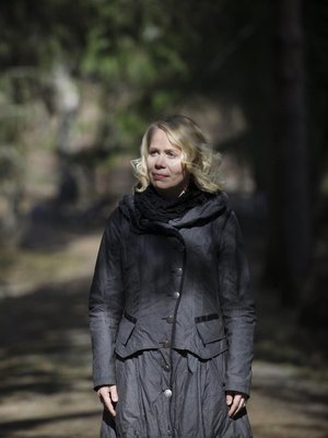 Pauliina Rauhalan uusi kirja Synninkantajat kertoo pohjoispohjanmaalaisesta kylästä, jossa eletään 1970-lukua ja odotetaan Jeesuksen toista tulemista.