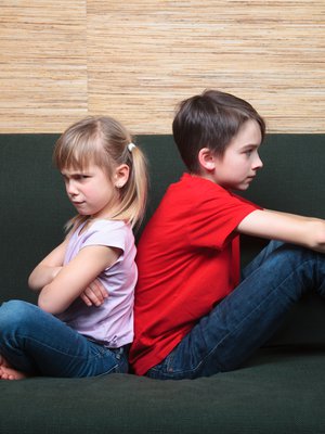 Kenen lapset eivät tappele keskenään? Siitä ei voi vielä päätellä, millaiseksi sisarusten välit aikuisena muodostuvat.