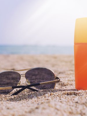 Auringossa on ihanaa, kun muistaa perusasiat suojautumisesta. Tässä niistä kaksi.