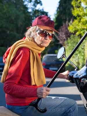 "Tavoitteeni on tulla isotädiksi, jonka nähdessään vauvat alkavat räpyttää pulleita raajojaan ja pyrryytellä suullaan niin, että sylki lentää monta metriä."