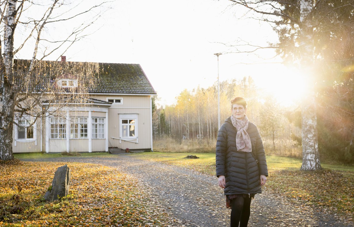 Satu Ruippo palasi vierailulle päihdekuntoutusyksikkö Tuhkimoon, jossa asui kuukauden verran yhdeksän vuotta sitten. Se on Sadulle yhä rakas paikka. ”Täällä sain uuden elämän.”